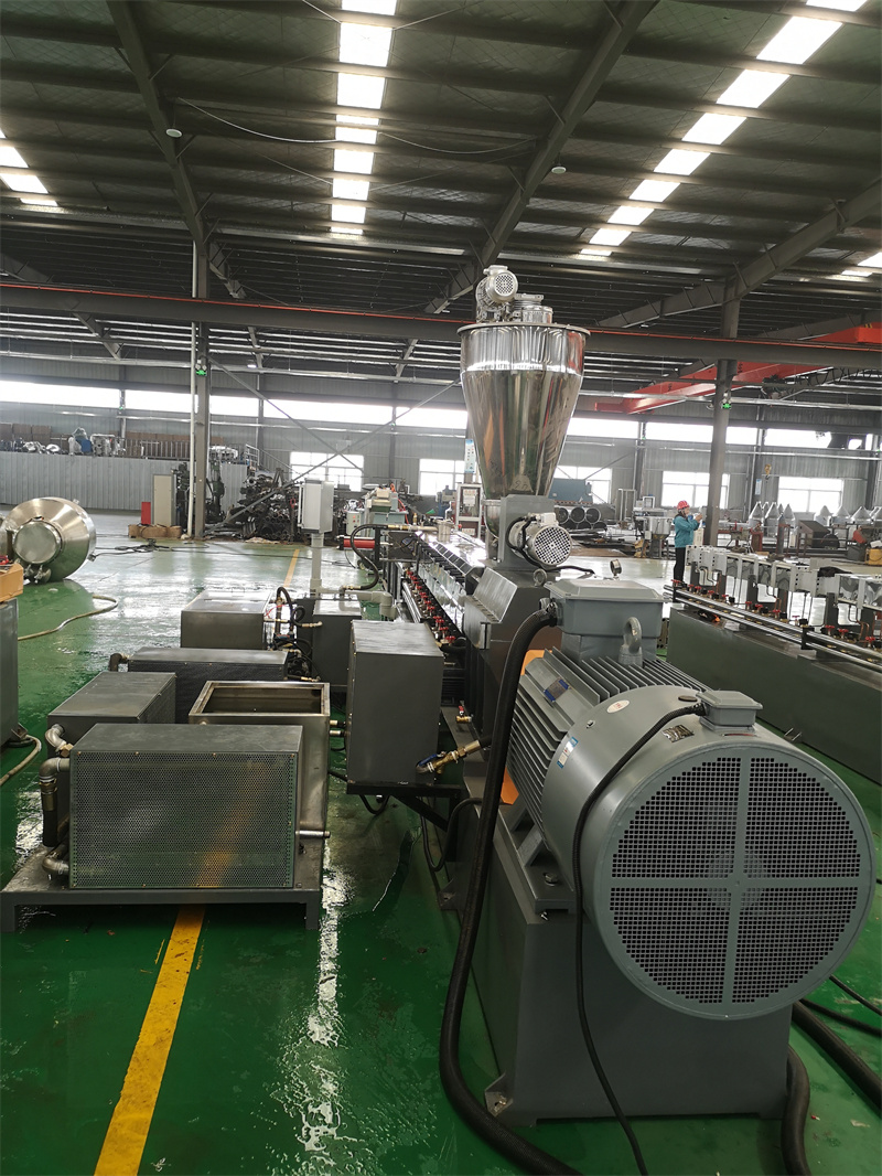 PBAT吹膜級(jí)母粒_PBAT吹膜級(jí)母粒造粒機(jī)_玖德隆新材料